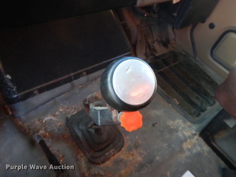 image for item GK9681 1981 International 1853  grain truck