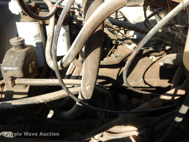 image for item GK9681 1981 International 1853  grain truck