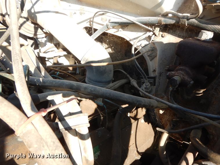 image for item GK9681 1981 International 1853  grain truck