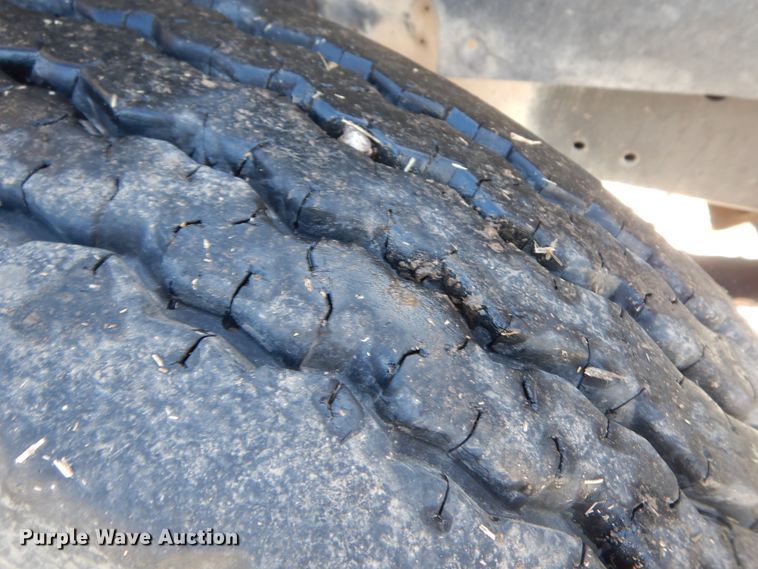 image for item GK9681 1981 International 1853  grain truck