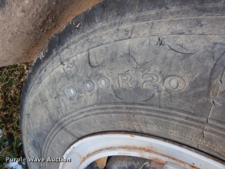 image for item GK9681 1981 International 1853  grain truck