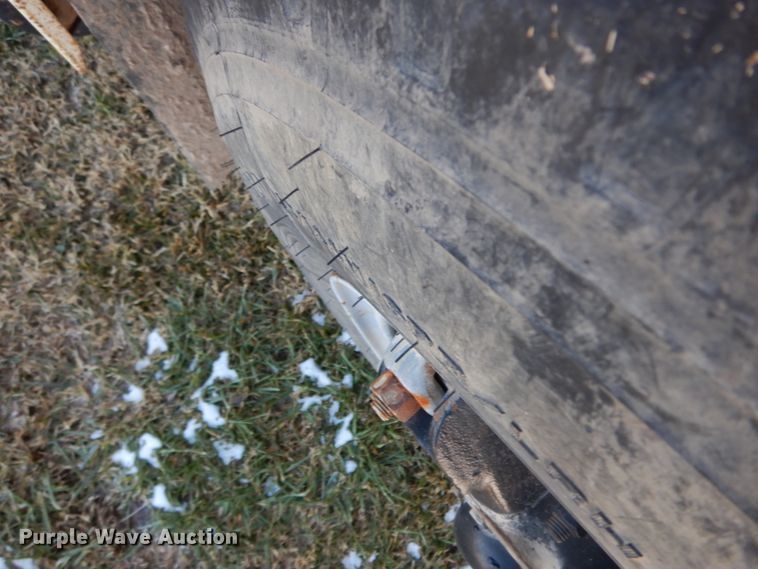 image for item GK9681 1981 International 1853  grain truck