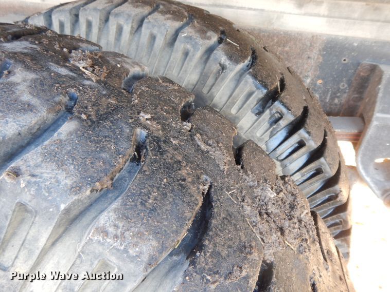 image for item GK9681 1981 International 1853  grain truck