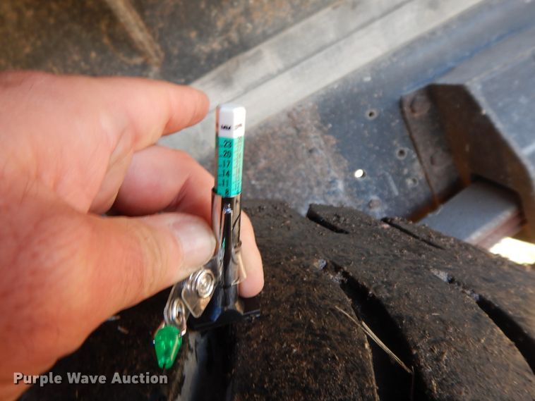 image for item GK9681 1981 International 1853  grain truck