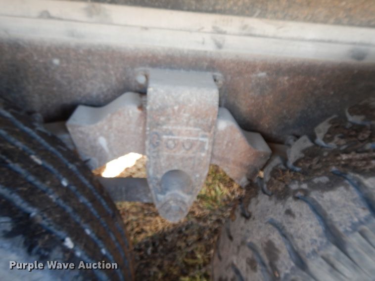 image for item GK9681 1981 International 1853  grain truck