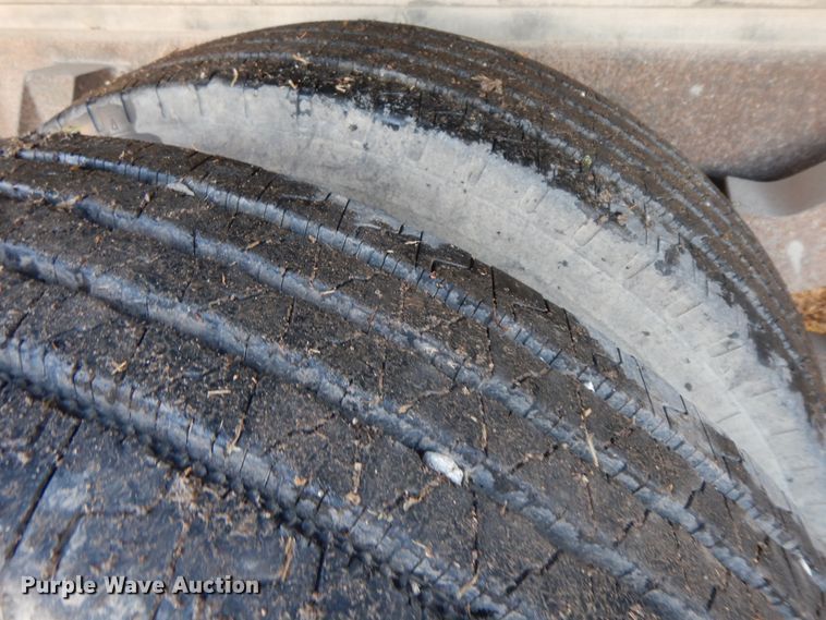 image for item GK9681 1981 International 1853  grain truck