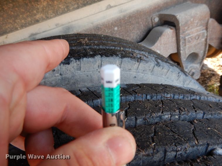 image for item GK9681 1981 International 1853  grain truck