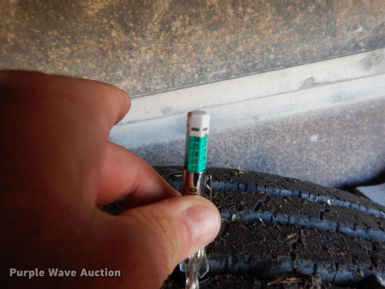 image for item GK9681 1981 International 1853  grain truck