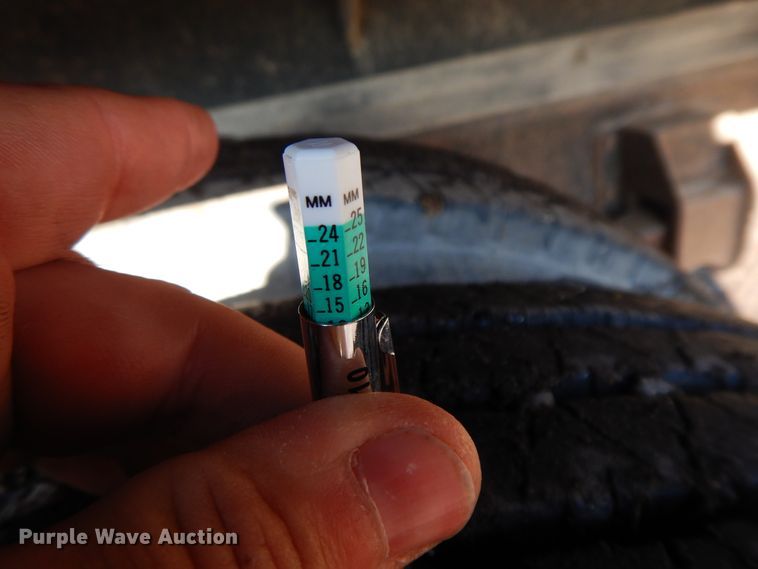 image for item GK9681 1981 International 1853  grain truck