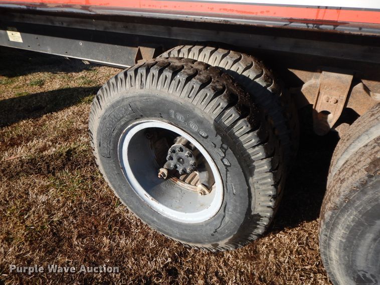 image for item GK9681 1981 International 1853  grain truck