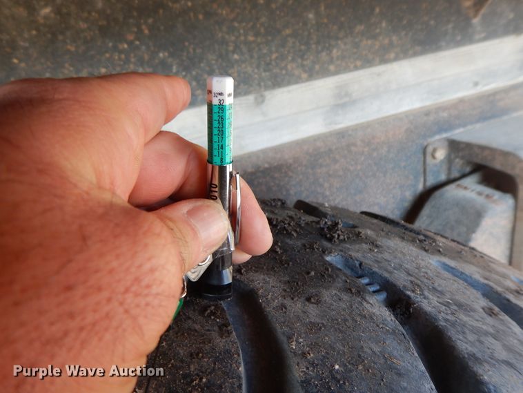 image for item GK9681 1981 International 1853  grain truck