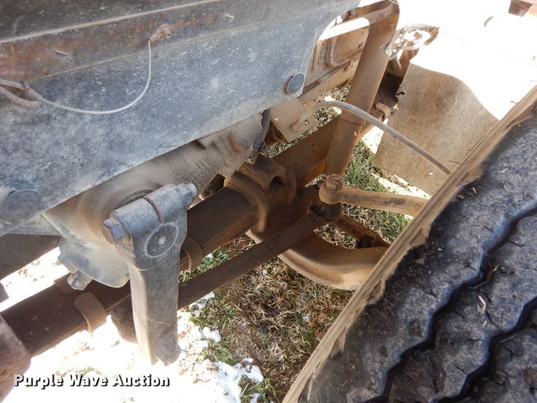 image for item GK9681 1981 International 1853  grain truck