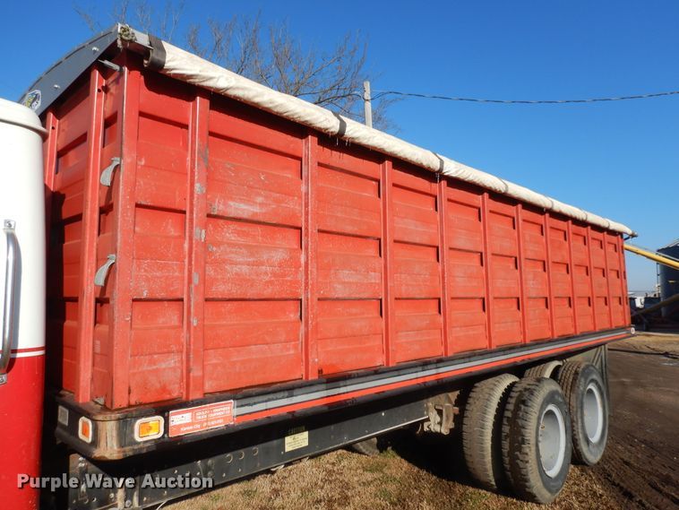 image for item GK9681 1981 International 1853  grain truck