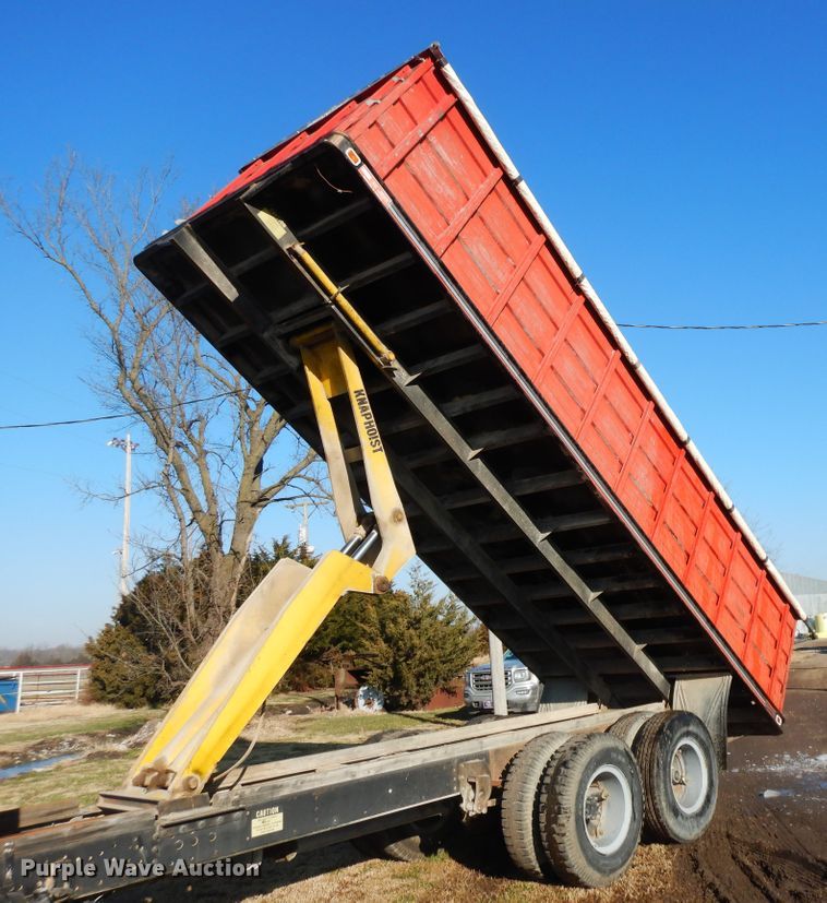 image for item GK9681 1981 International 1853  grain truck