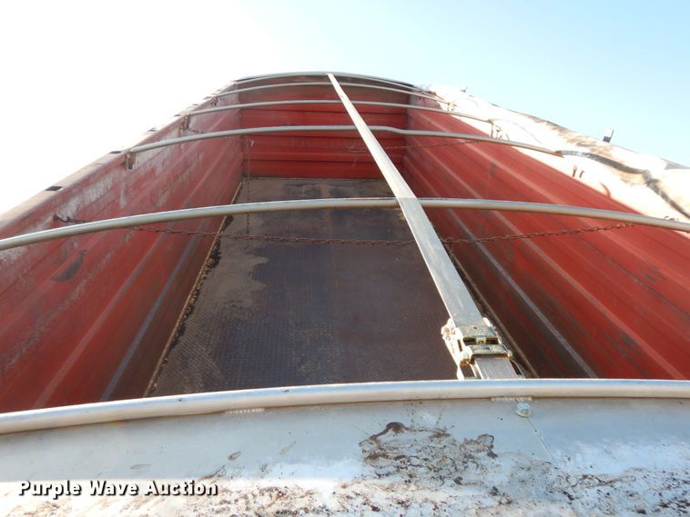 image for item GK9681 1981 International 1853  grain truck