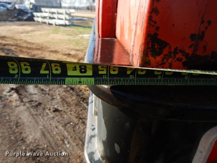 image for item GK9681 1981 International 1853  grain truck