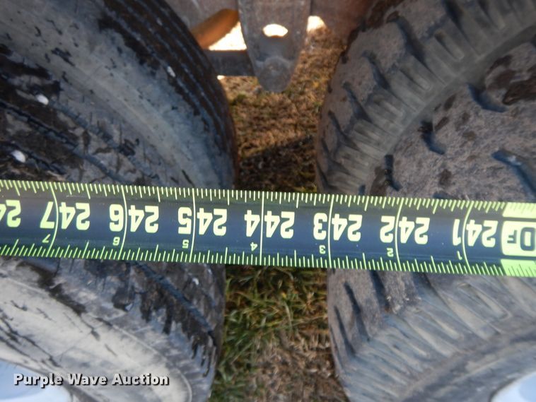 image for item GK9681 1981 International 1853  grain truck