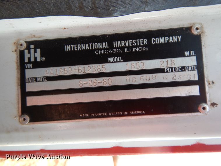 image for item GK9681 1981 International 1853  grain truck