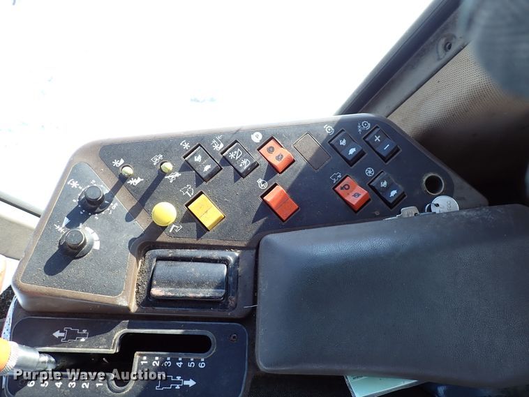 image for item HC9866 John Deere 9500 cab