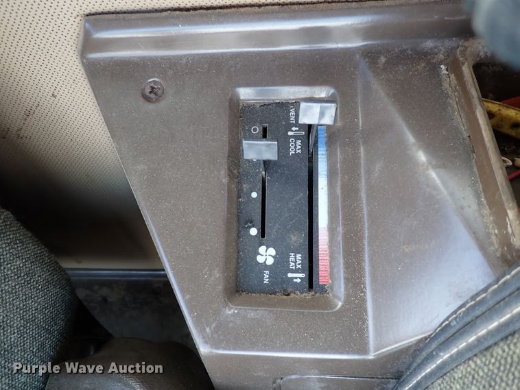 image for item HC9866 John Deere 9500 cab