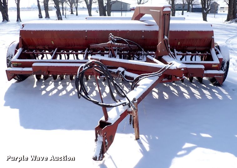 image for item HC9875 (2) International 5100 grain drills