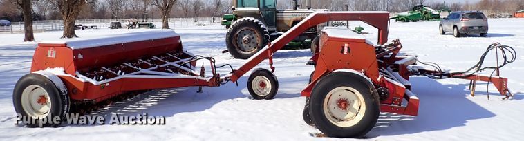 image for item HC9875 (2) International 5100 grain drills