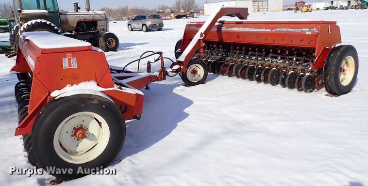 image for item HC9875 (2) International 5100 grain drills
