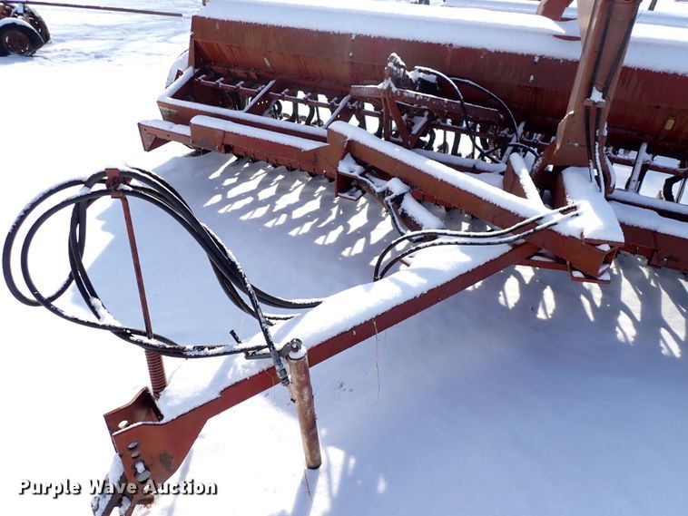 image for item HC9875 (2) International 5100 grain drills