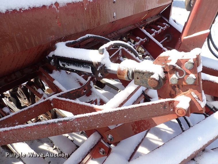 image for item HC9875 (2) International 5100 grain drills