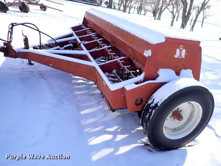 image for item HC9875 (2) International 5100 grain drills