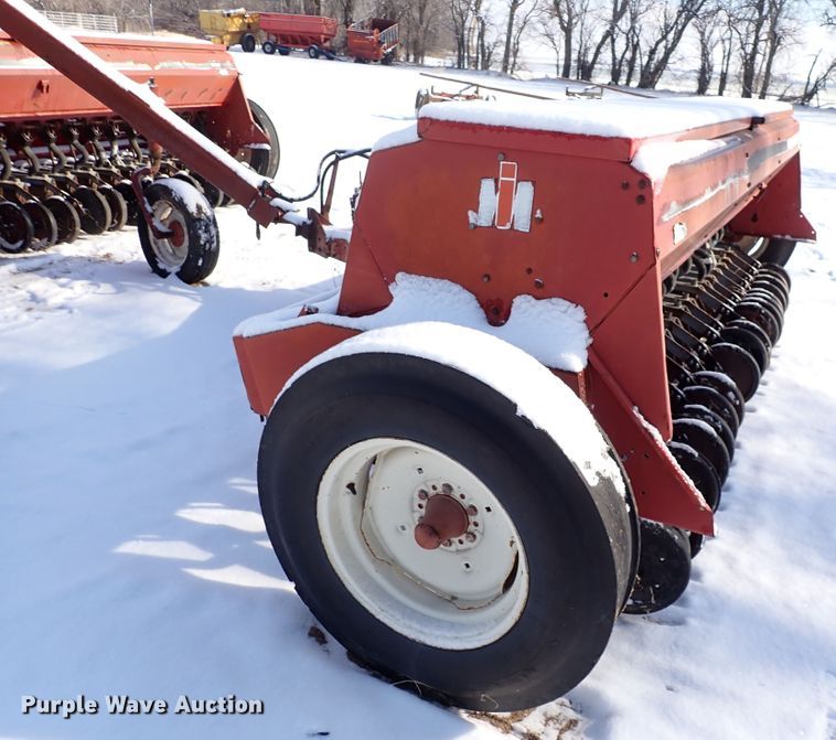 image for item HC9875 (2) International 5100 grain drills