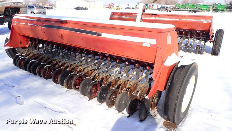 image for item HC9875 (2) International 5100 grain drills