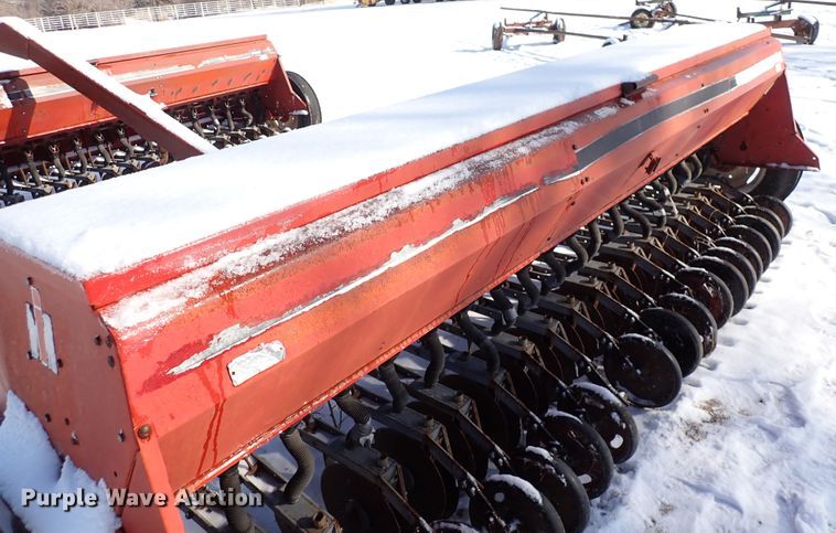 image for item HC9875 (2) International 5100 grain drills
