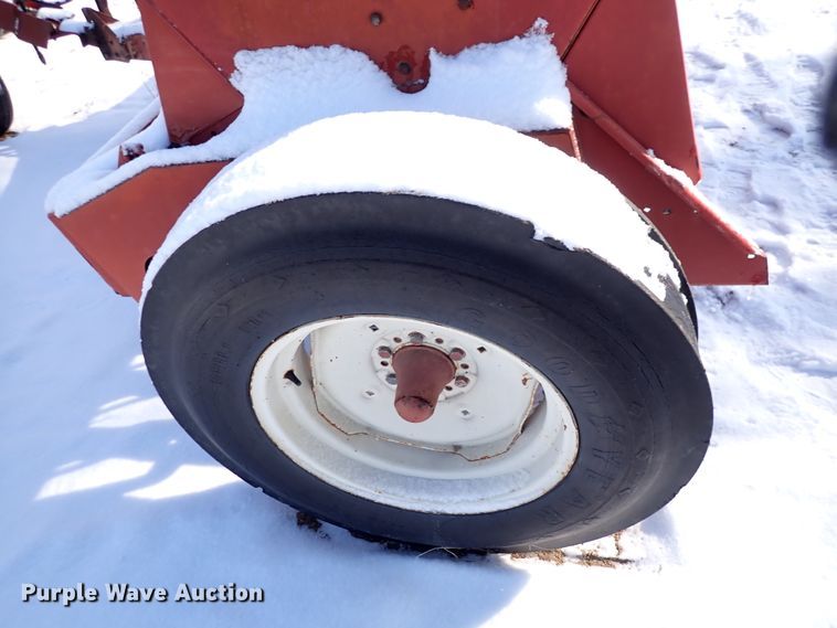 image for item HC9875 (2) International 5100 grain drills