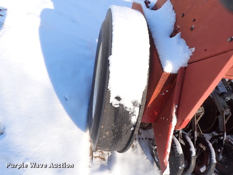 image for item HC9875 (2) International 5100 grain drills