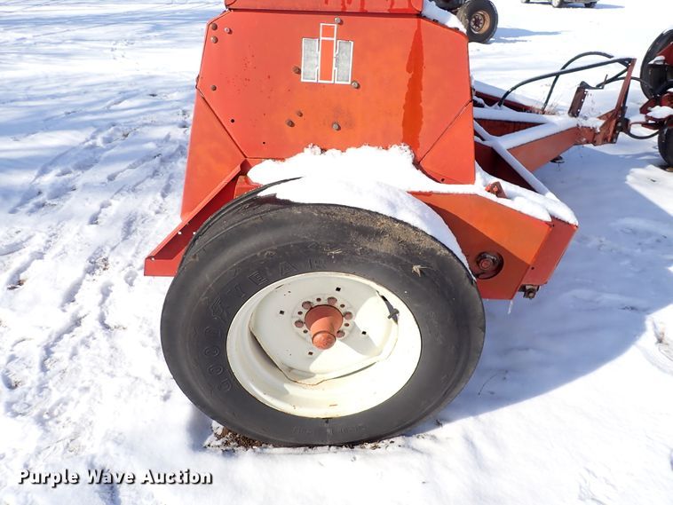 image for item HC9875 (2) International 5100 grain drills
