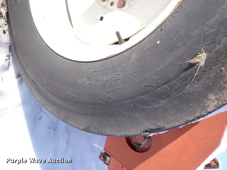 image for item HC9875 (2) International 5100 grain drills