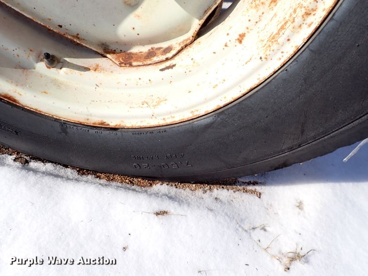 image for item HC9875 (2) International 5100 grain drills