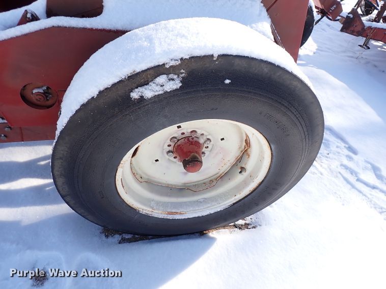 image for item HC9875 (2) International 5100 grain drills