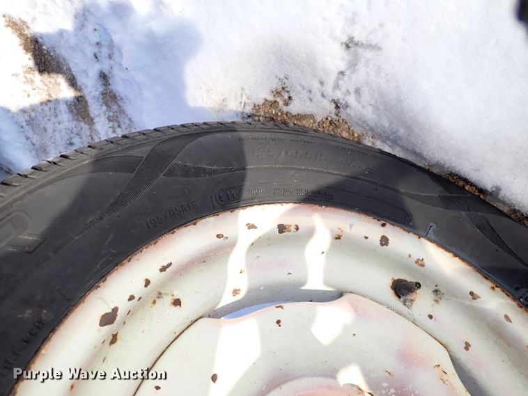 image for item HC9875 (2) International 5100 grain drills