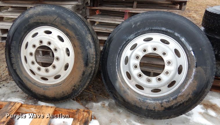 image for item HE9364 (5) tires and wheels