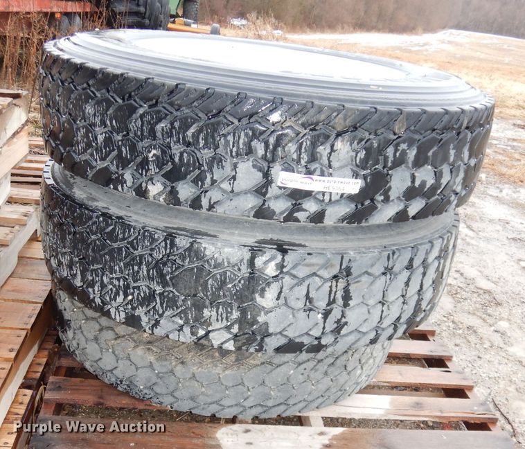 image for item HE9364 (5) tires and wheels