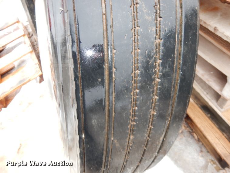 image for item HE9364 (5) tires and wheels