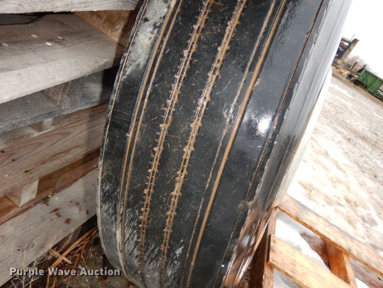 image for item HE9364 (5) tires and wheels