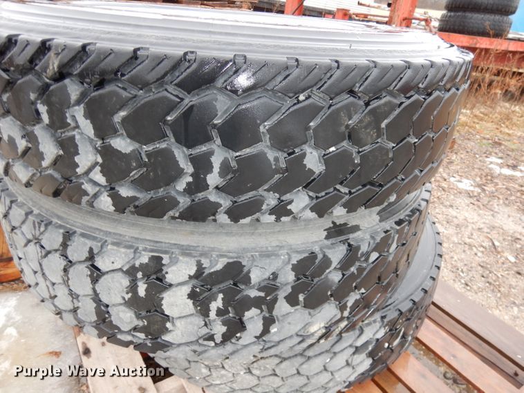 image for item HE9364 (5) tires and wheels