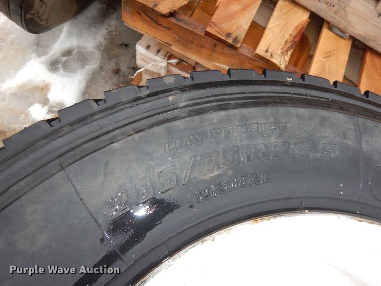 image for item HE9364 (5) tires and wheels