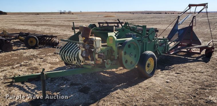 image for item HW9592 John Deere 14T  small square baler