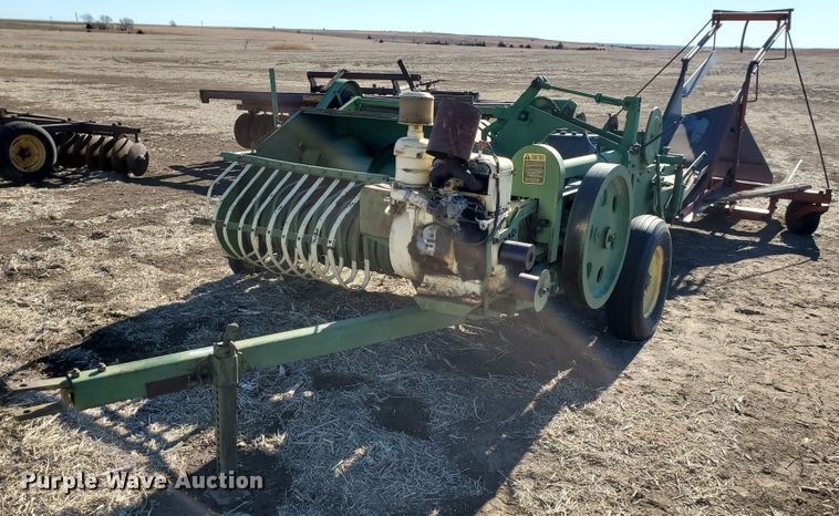 image for item HW9592 John Deere 14T  small square baler