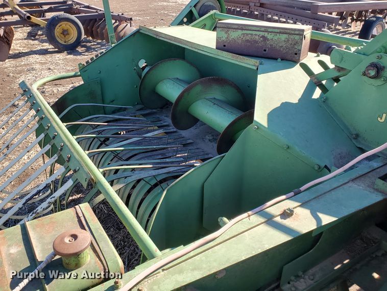 image for item HW9592 John Deere 14T  small square baler