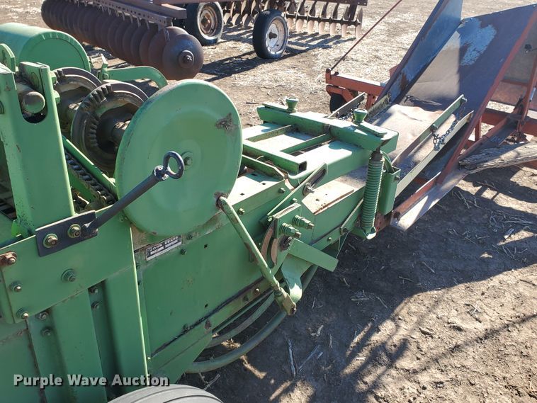 image for item HW9592 John Deere 14T  small square baler